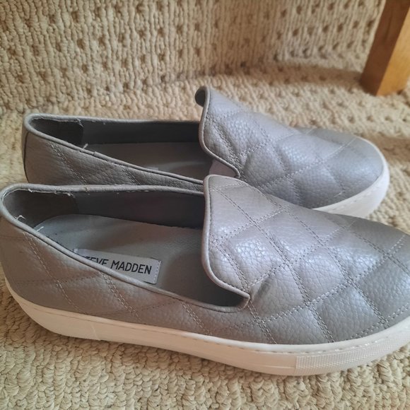 NWOT Women's Steve Madden Globe Quilted Slip-On Sneaker, Size 7 M - Grey - Picture 1 of 6